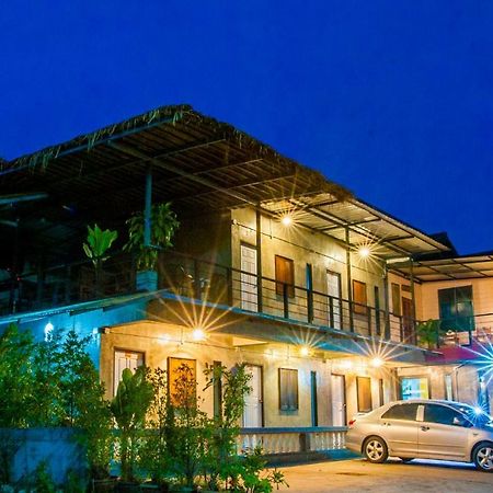 מוקדהאן Baantung Homestay מראה חיצוני תמונה
